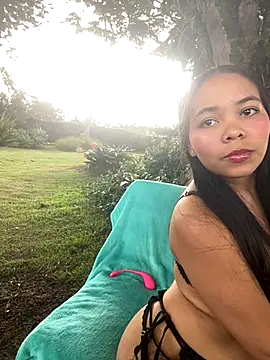 SophiaGuzman online show from November 18, 2025, 6:56 pm