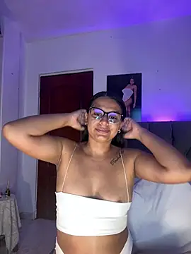 Snapshot of ema_zoe chatting on June 17, 2026, 12:02 am ema zoe online show from June 17, 2026, 12:02 am