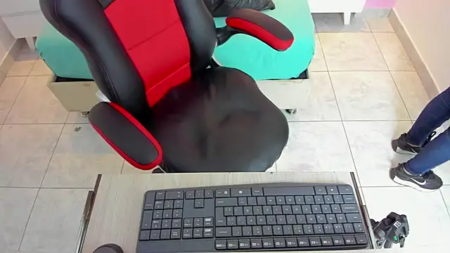 ALISSON BARKER online show from November 27, 2025, 12:18 pm