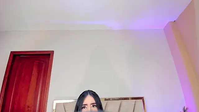 SerenaAveline online show from November 1, 2025, 6:54 pm