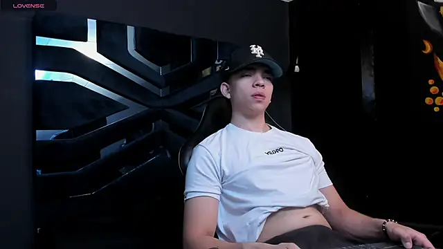 Eryonbradley online show from December 22, 2025, 11:29 am