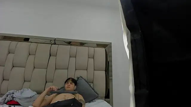 Mollyxketa1  online show from October 6, 2025, 2:53 am