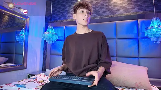 Twinkie Hung online show from September 18, 2025, 9:28 pm