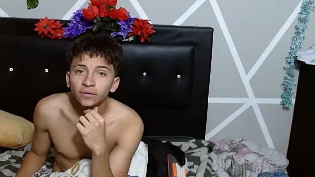 COZY7COUPLE online show from September 14, 2025, 11:04 pm