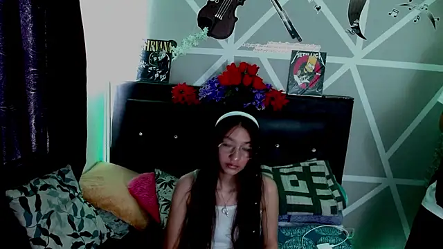 COZY7COUPLE online show from September 24, 2025, 12:19 pm