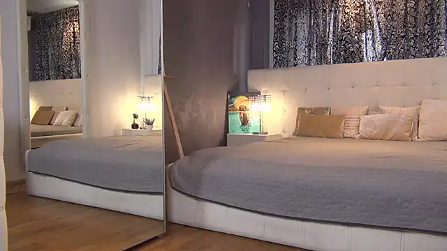 LadyValeriaXO online show from March 21, 2026, 12:32 pm