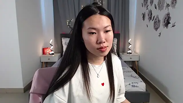 Snapshot of LunaPurrr chatting on September 9, 2025, 11:26 pm LunaPurrr online show from September 9, 2025, 11:26 pm