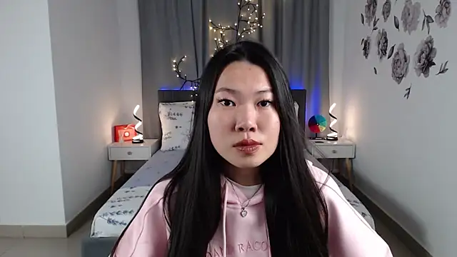 Snapshot of LunaPurrr chatting on September 11, 2025, 1:00 pm LunaPurrr online show from September 11, 2025, 1:00 pm