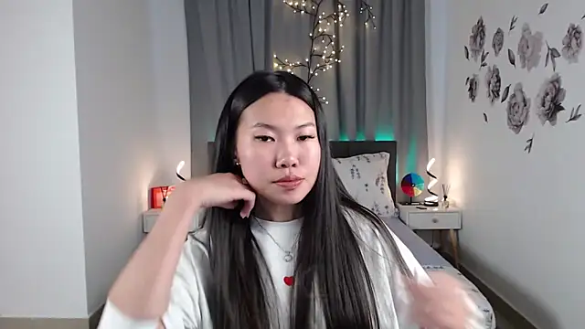 Snapshot of LunaPurrr chatting on September 17, 2025, 6:37 am LunaPurrr online show from September 17, 2025, 6:37 am