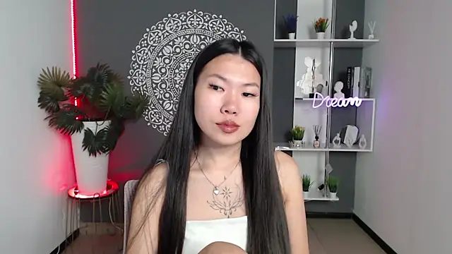 Snapshot of LunaPurrr chatting on September 18, 2025, 10:23 pm LunaPurrr online show from September 18, 2025, 10:23 pm