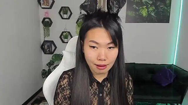 Snapshot of LunaPurrr chatting on October 20, 2025, 11:16 pm LunaPurrr online show from October 20, 2025, 11:16 pm