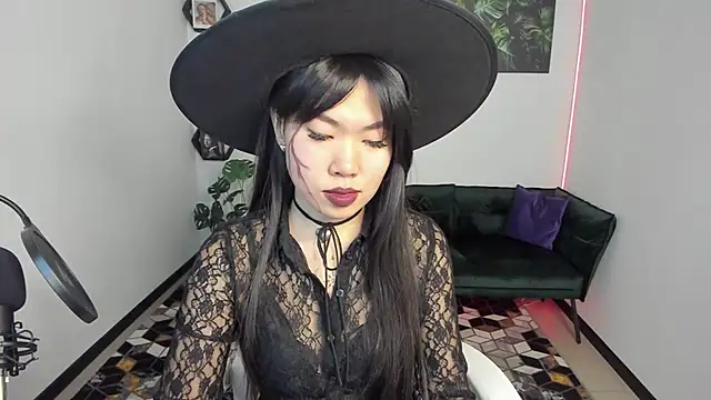 Snapshot of LunaPurrr chatting on October 28, 2025, 1:09 am LunaPurrr online show from October 28, 2025, 1:09 am