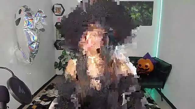 Snapshot of LunaPurrr chatting on October 30, 2025, 2:02 am LunaPurrr online show from October 30, 2025, 2:02 am