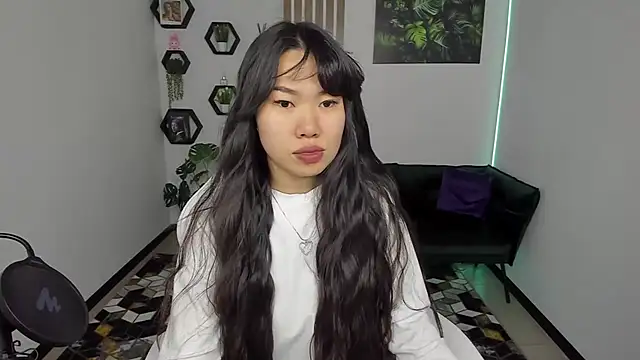 Snapshot of LunaPurrr chatting on November 11, 2025, 1:05 am LunaPurrr online show from November 11, 2025, 1:05 am