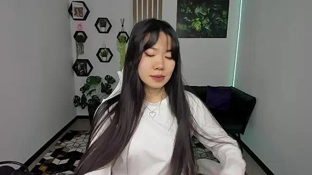 Snapshot of LunaPurrr chatting on November 15, 2025, 1:14 am LunaPurrr online show from November 15, 2025, 1:14 am