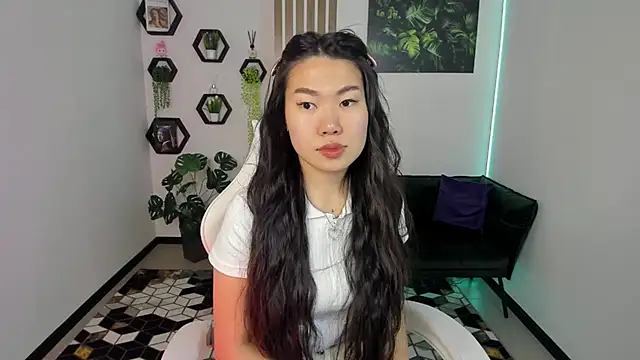 Snapshot of LunaPurrr chatting on November 21, 2025, 1:04 am LunaPurrr online show from November 21, 2025, 1:04 am