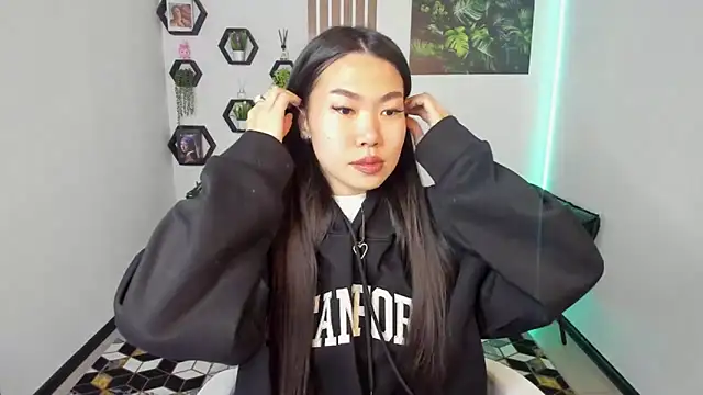 Snapshot of LunaPurrr chatting on November 26, 2025, 1:17 am LunaPurrr online show from November 26, 2025, 1:17 am