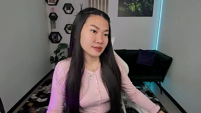 Snapshot of LunaPurrr chatting on November 27, 2025, 1:29 am LunaPurrr online show from November 27, 2025, 1:29 am