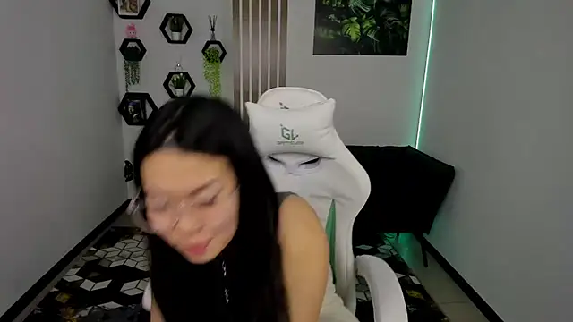 LunaPurrr online show from January 12, 2026, 11:10 pm