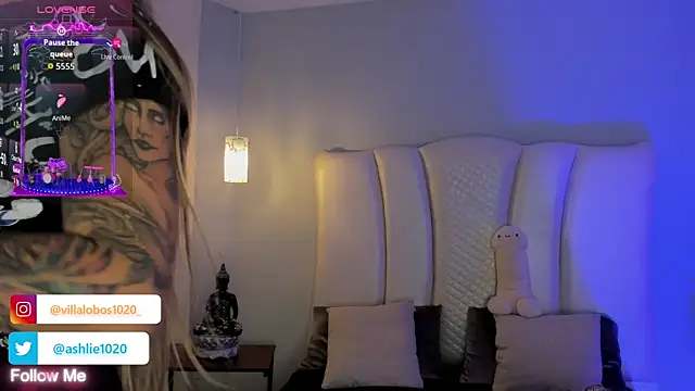 MiaVillalobos online show from October 23, 2025, 11:53 am