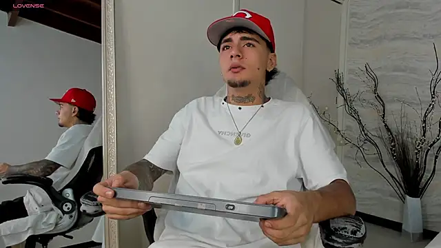 JamesDeker online show from September 20, 2025, 8:21 pm