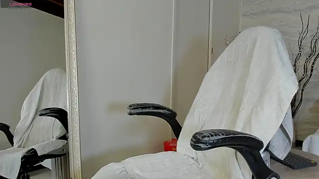 JamesDeker online show from September 24, 2025, 8:01 pm