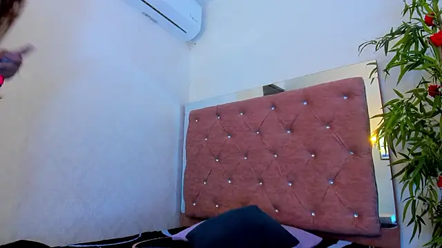 JulianaCarter online show from March 11, 2026, 7:31 pm