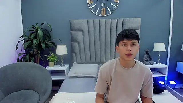 stephane rouss online show from October 21, 2025, 9:15 pm