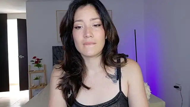 Eliih 01 online show from September 29, 2025, 2:22 pm