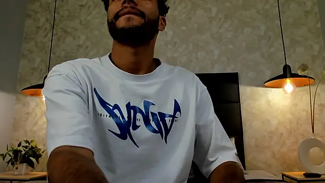 RaphaelDufort online show from November 7, 2025, 11:05 pm