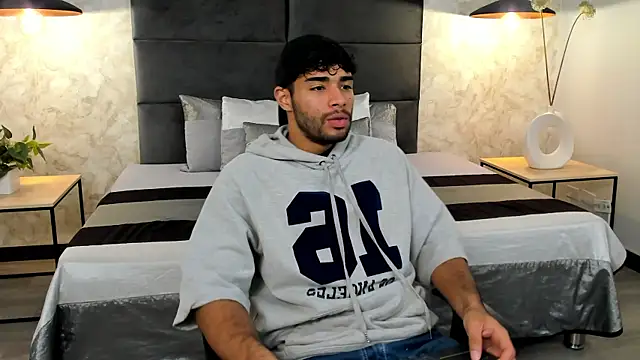 RaphaelDufort online show from November 18, 2025, 11:37 pm