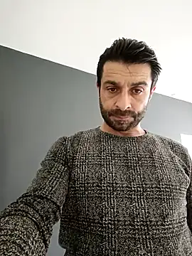 alex10alexx online show from April 15, 2026, 12:34 pm