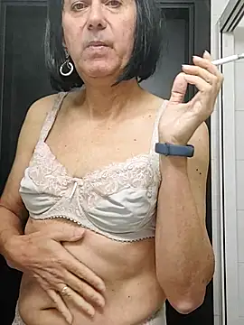 Emily de Carla online show from November 28, 2025, 7:33 am