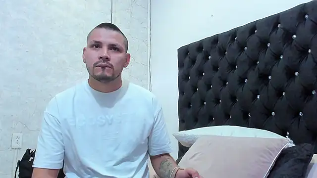 AndresSterling  online show from October 6, 2025, 11:13 pm