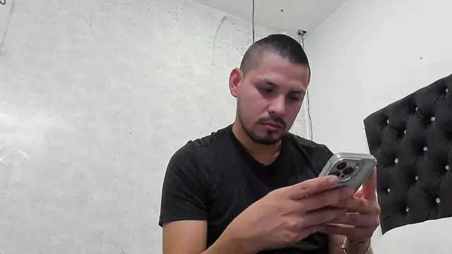 AndresSterling  online show from October 9, 2025, 11:14 pm