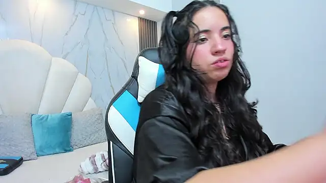 Nicol Chang online show from February 19, 2026, 1:29 pm