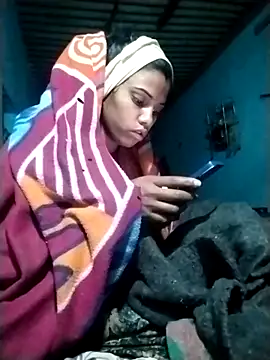 Hot-qwer online show from December 17, 2025, 10:05 pm