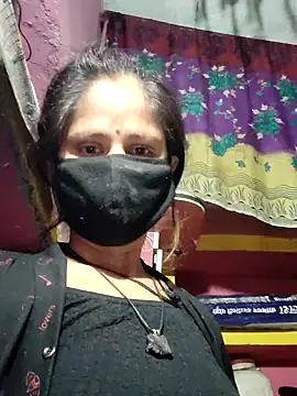 Hot-ilaiy online show from November 29, 2025, 10:57 pm