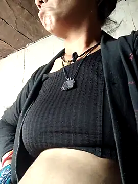 Hot-ilaiy online show from December 2, 2025, 11:04 am