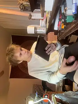 XanderOzzz online show from November 19, 2025, 9:15 pm