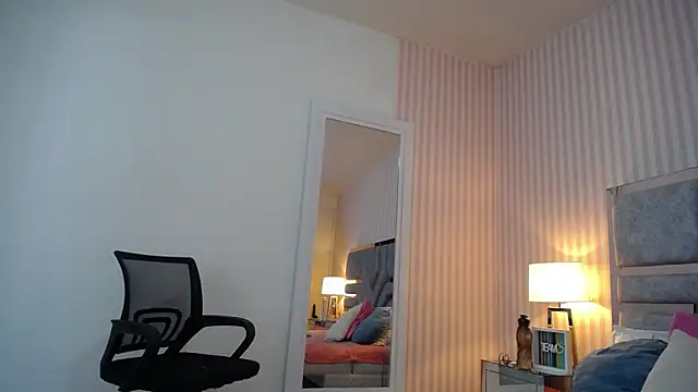 ViictoriaJones  online show from September 16, 2025, 1:45 pm