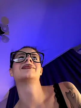 bigJuicyPussy online show from November 14, 2025, 1:10 pm