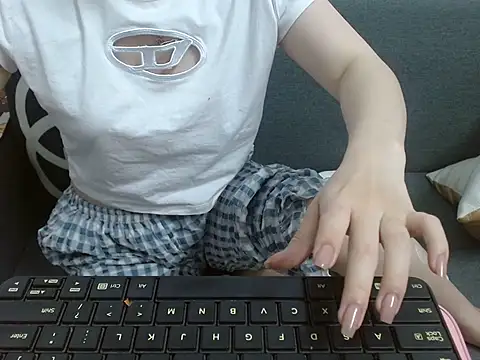 Snapshot of Lamoon_2k chatting on October 21, 2025, 12:55 am Lamoon 2k online show from October 21, 2025, 12:55 am