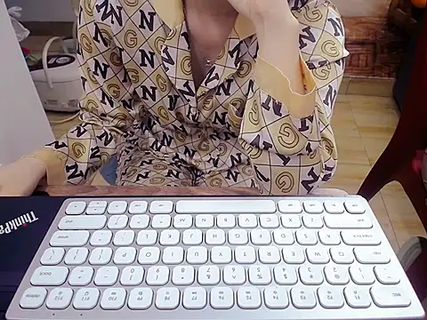 Snapshot of Lamoon_2k chatting on October 29, 2025, 6:26 am Lamoon 2k online show from October 29, 2025, 6:26 am