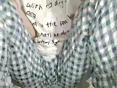 Snapshot of Lamoon_2k chatting on November 22, 2025, 12:42 am Lamoon 2k online show from November 22, 2025, 12:42 am