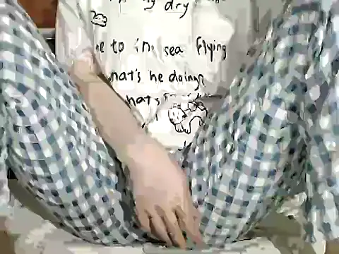 Snapshot of Lamoon_2k chatting on December 2, 2025, 8:52 am Lamoon 2k online show from December 2, 2025, 8:52 am