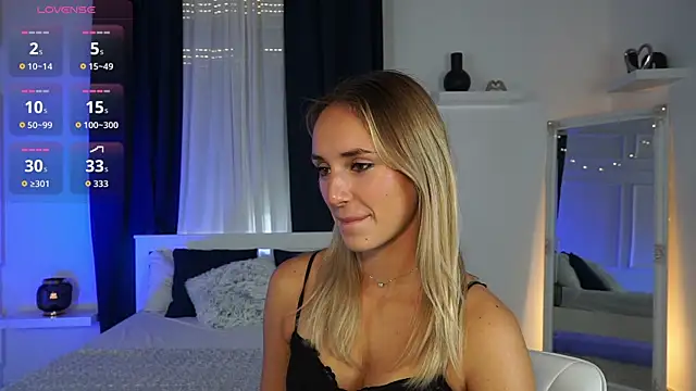 LenaaStar online show from November 6, 2025, 2:29 pm