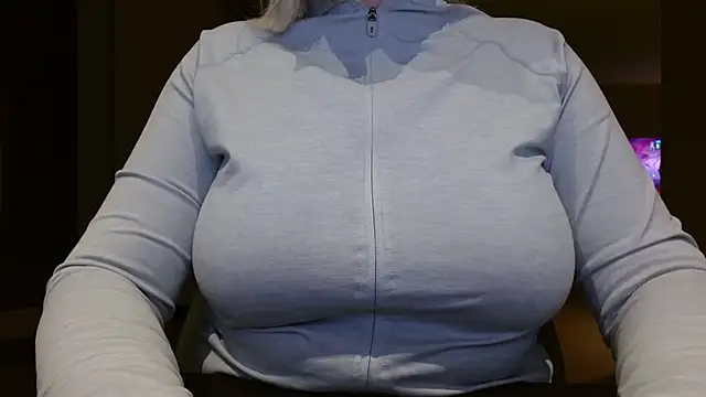 Snapshot of Esmee-Xxx chatting on November 8, 2025, 7:34 pm Esmee-Xxx online show from November 8, 2025, 7:34 pm