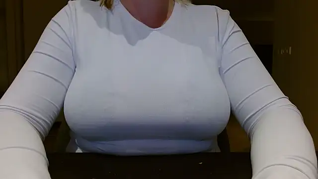 Snapshot of Esmee-Xxx chatting on November 16, 2025, 6:57 pm Esmee-Xxx online show from November 16, 2025, 6:57 pm