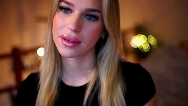 Snapshot of Emilyvanroessel chatting on October 1, 2025, 11:38 am Emilyvanroessel online show from October 1, 2025, 11:38 am